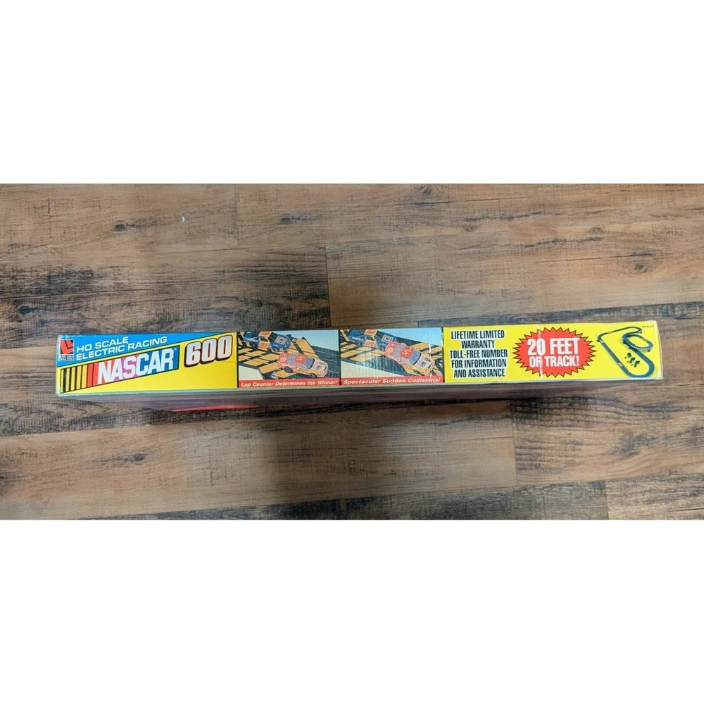 NASCAR Speedway HO Slot Car Set 15 1/2' Race Track Factory Sealed